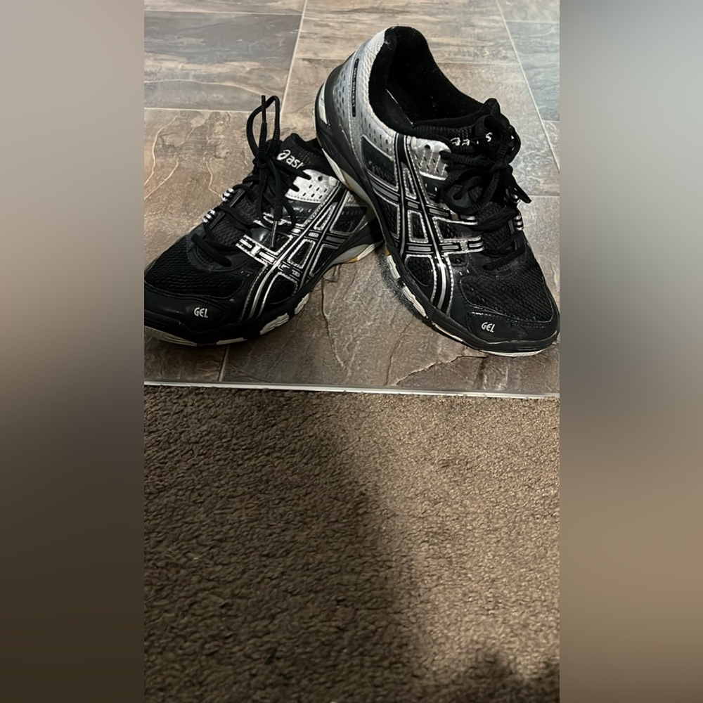 ASICS gel athletic shoe